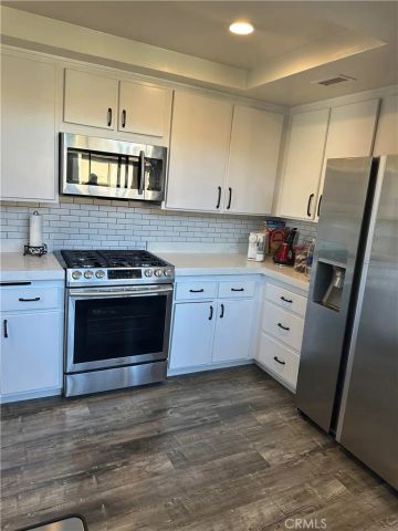 18445 Hatteras Street 402, Tarzana, CA 91356