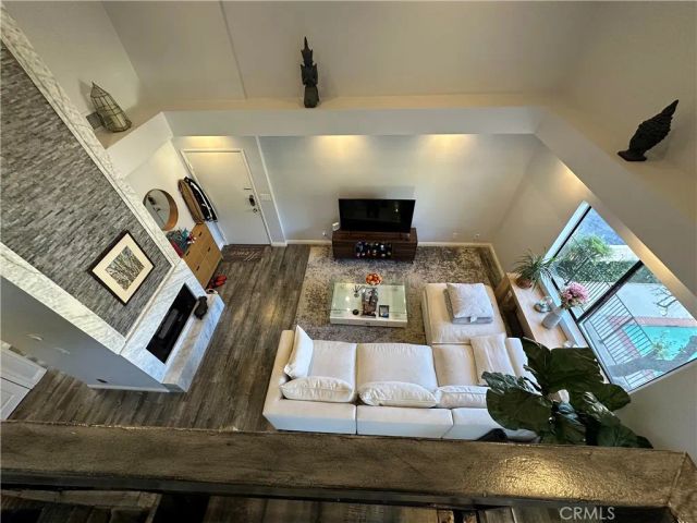 18445 Hatteras Street 402, Tarzana, CA 91356