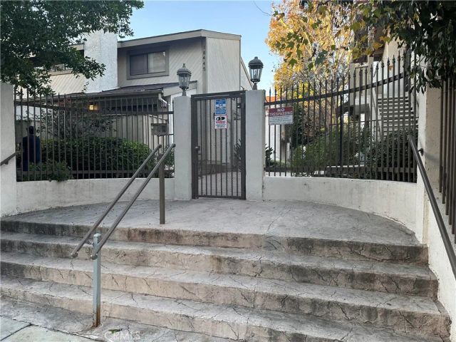 18445 Hatteras Street 402, Tarzana, CA 91356