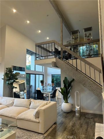 18445 Hatteras Street 402, Tarzana, CA 91356