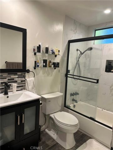 18445 Hatteras Street 402, Tarzana, CA 91356