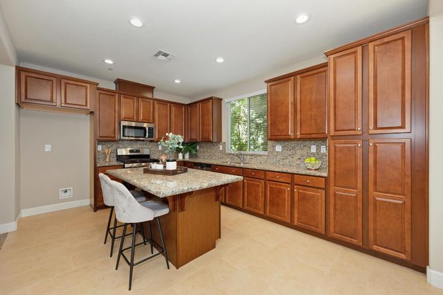 908 Lyon Pl, Roseville, CA 95747