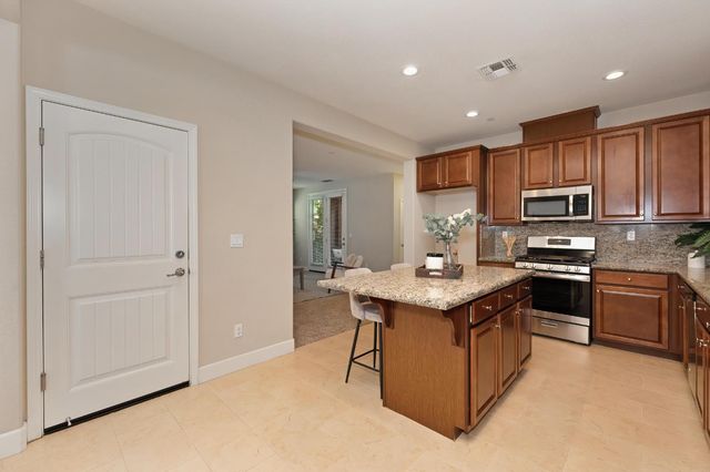 908 Lyon Pl, Roseville, CA 95747