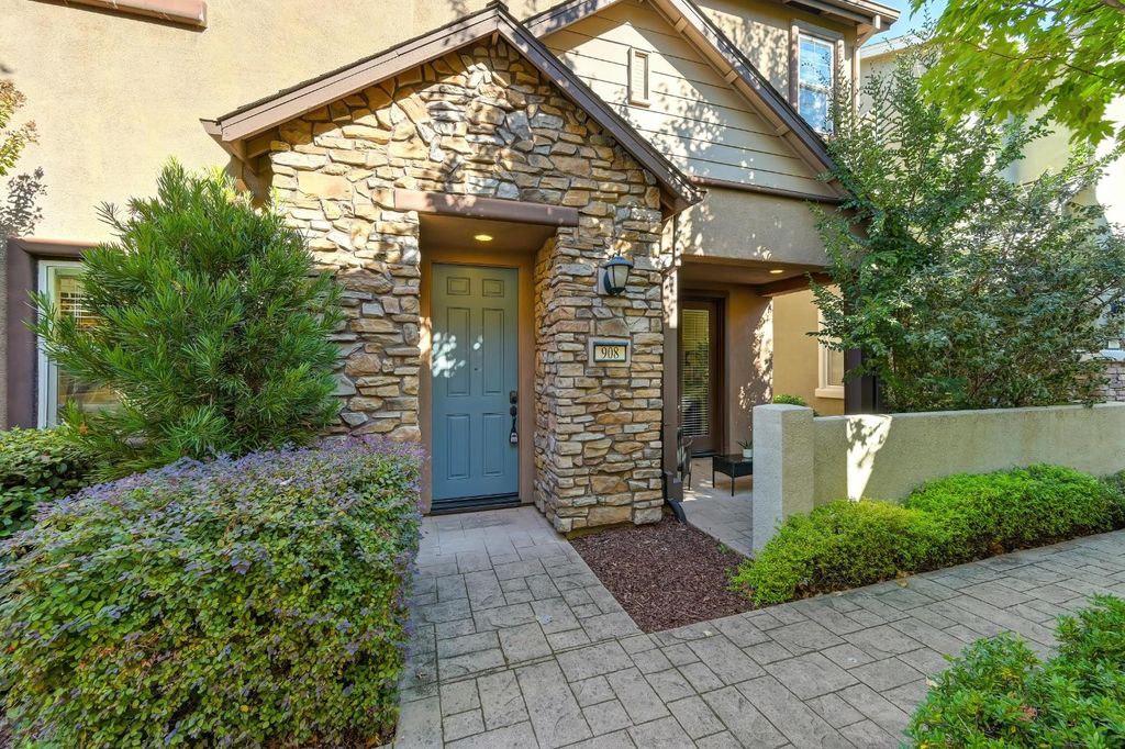 908 Lyon Pl, Roseville, CA 95747