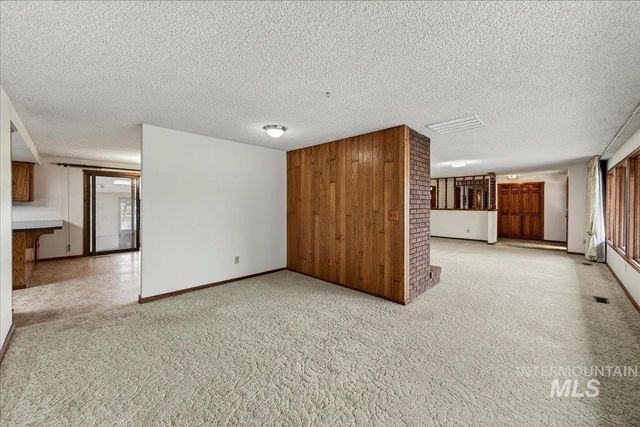 1124 E Lewis Ln, Nampa, ID 83686