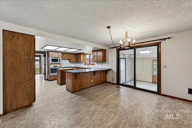 1124 E Lewis Ln, Nampa, ID 83686