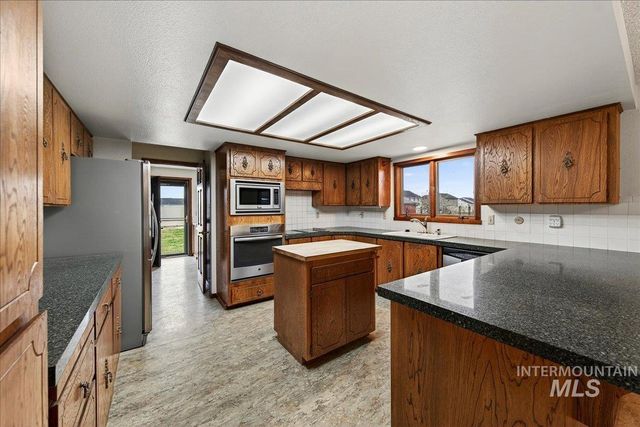 1124 E Lewis Ln, Nampa, ID 83686