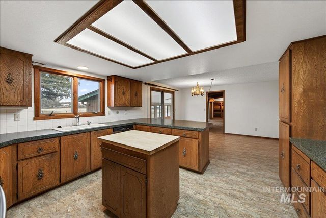 1124 E Lewis Ln, Nampa, ID 83686