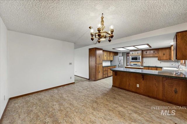 1124 E Lewis Ln, Nampa, ID 83686