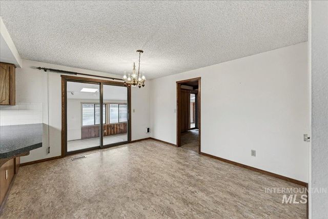 1124 E Lewis Ln, Nampa, ID 83686