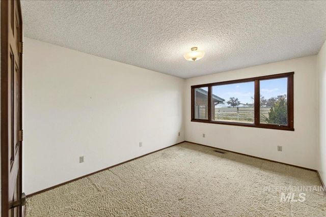 1124 E Lewis Ln, Nampa, ID 83686