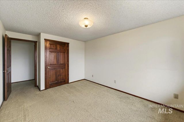 1124 E Lewis Ln, Nampa, ID 83686