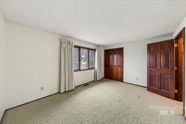 1124 E Lewis Ln, Nampa, ID 83686