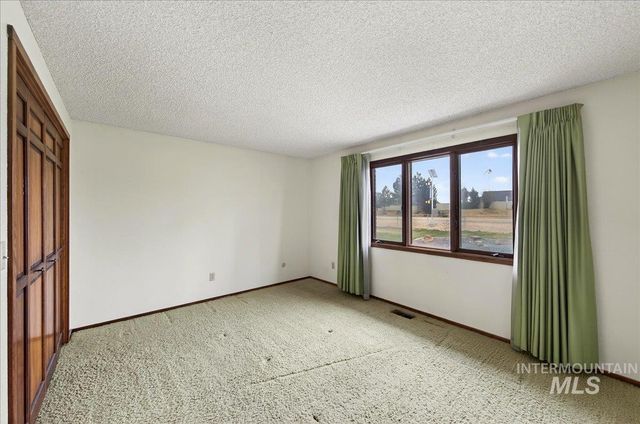 1124 E Lewis Ln, Nampa, ID 83686