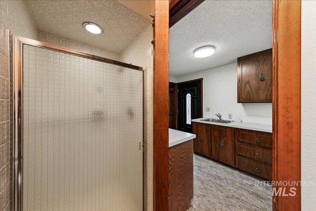 1124 E Lewis Ln, Nampa, ID 83686