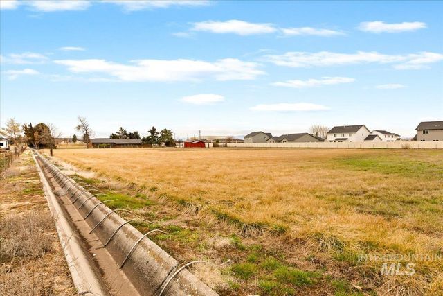 1124 E Lewis Ln, Nampa, ID 83686