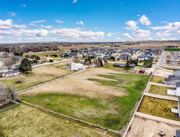 1124 E Lewis Ln, Nampa, ID 83686