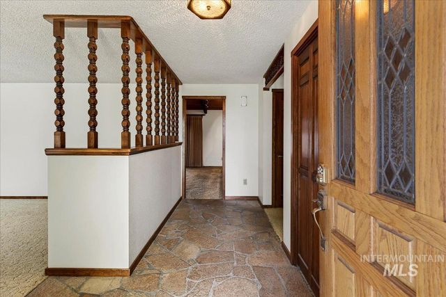 1124 E Lewis Ln, Nampa, ID 83686