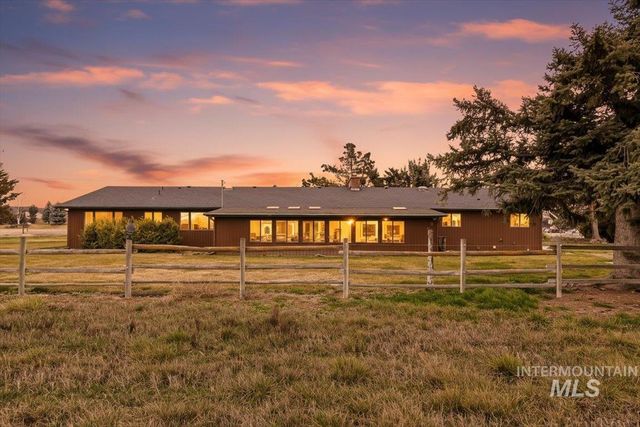 1124 E Lewis Ln, Nampa, ID 83686