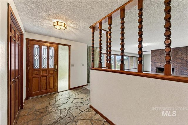 1124 E Lewis Ln, Nampa, ID 83686