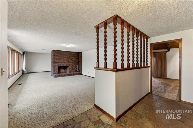 1124 E Lewis Ln, Nampa, ID 83686