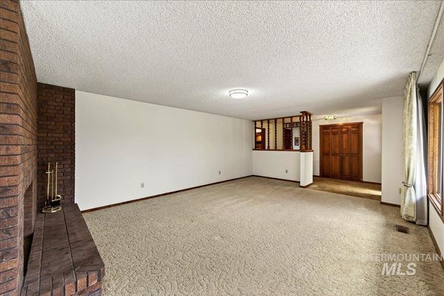 1124 E Lewis Ln, Nampa, ID 83686