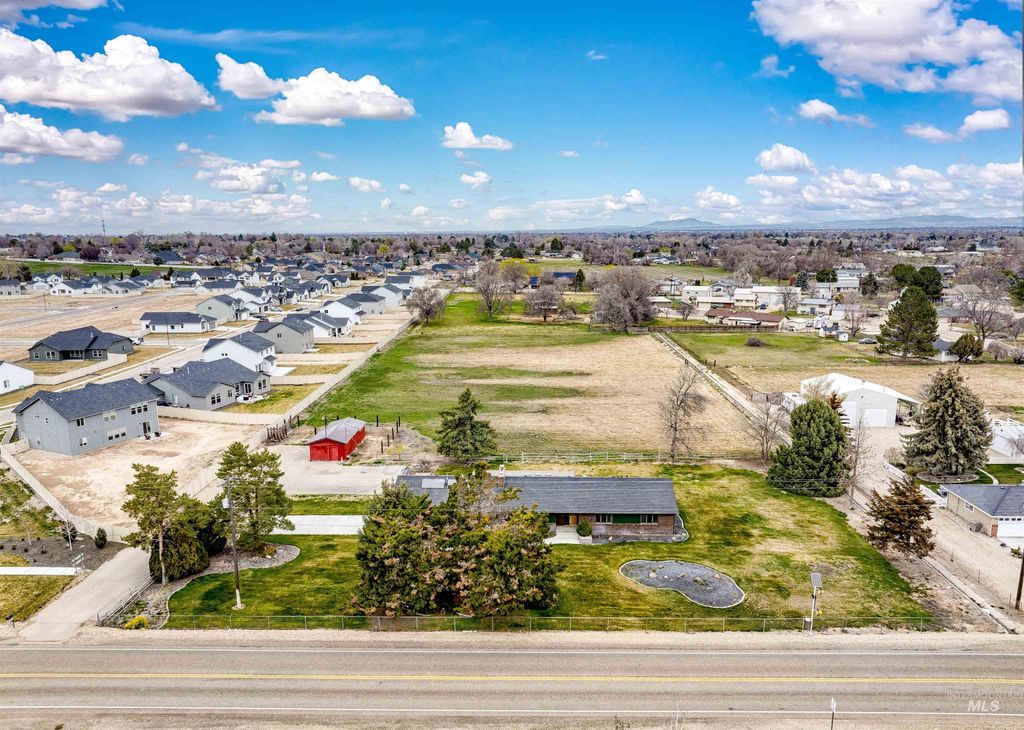 1124 E Lewis Ln, Nampa, ID 83686