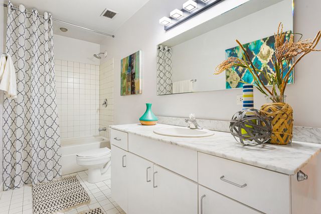 5 N WABASH Avenue 704, Chicago, IL 60602