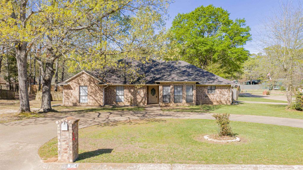 304 Chickasaw Trail, Gilmer, TX 75644