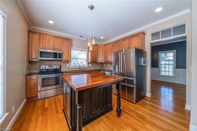 6902 Prairie Grove Drive, Clemmons, NC 27012