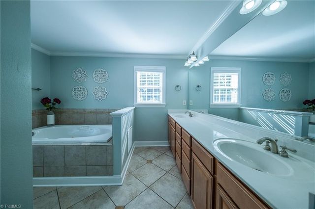 6902 Prairie Grove Drive, Clemmons, NC 27012