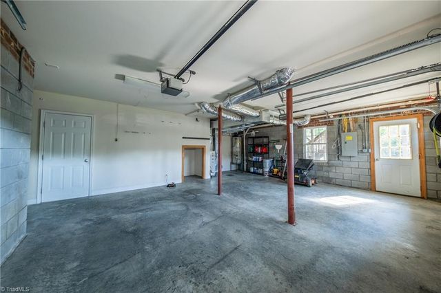 6902 Prairie Grove Drive, Clemmons, NC 27012