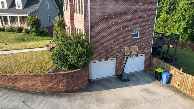 6902 Prairie Grove Drive, Clemmons, NC 27012