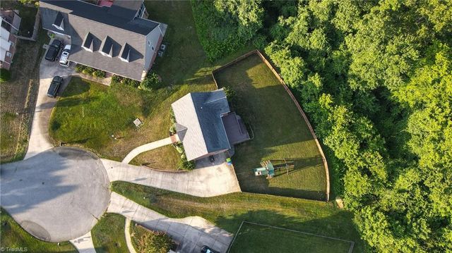 6902 Prairie Grove Drive, Clemmons, NC 27012