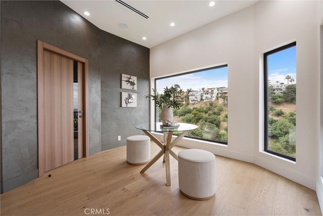 6438 Georgius, Los Angeles, CA 90068
