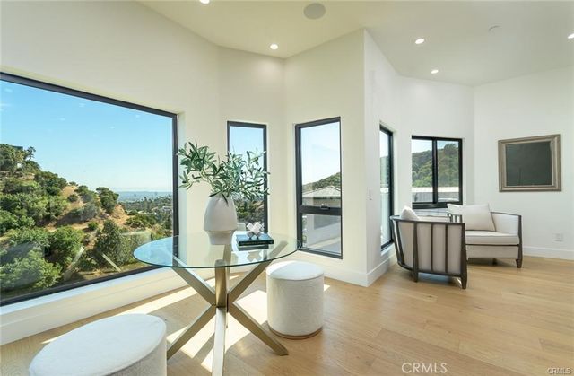 6438 Georgius, Los Angeles, CA 90068
