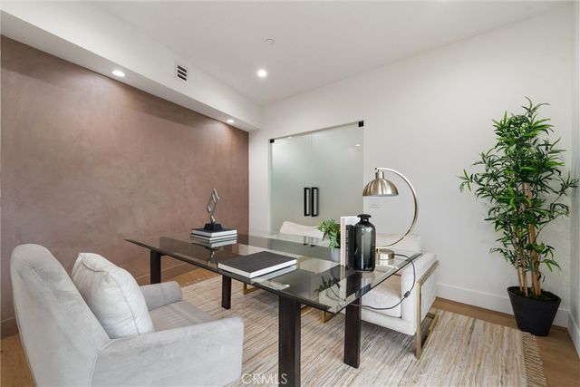 6438 Georgius, Los Angeles, CA 90068