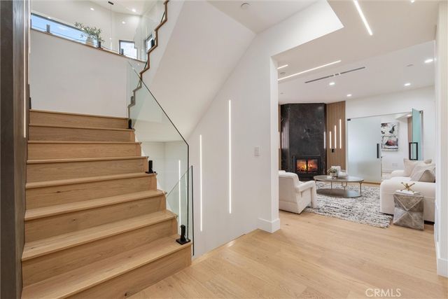6438 Georgius, Los Angeles, CA 90068