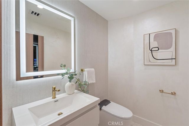 6438 Georgius, Los Angeles, CA 90068
