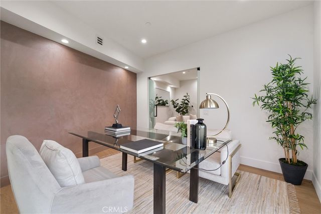 6438 Georgius, Los Angeles, CA 90068
