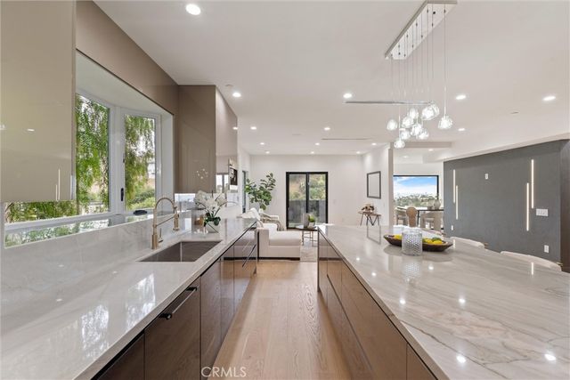 6438 Georgius, Los Angeles, CA 90068