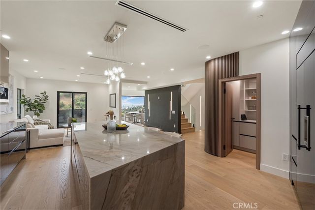 6438 Georgius, Los Angeles, CA 90068