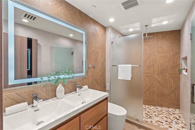 6438 Georgius, Los Angeles, CA 90068