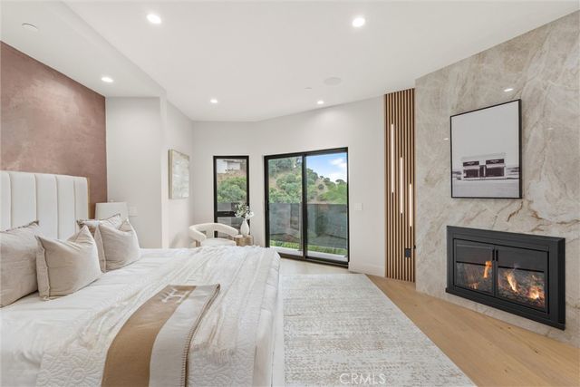 6438 Georgius, Los Angeles, CA 90068