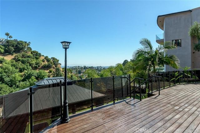 6438 Georgius, Los Angeles, CA 90068