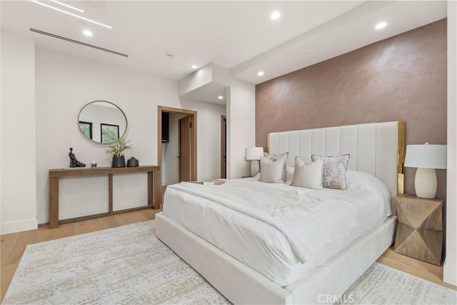 6438 Georgius, Los Angeles, CA 90068