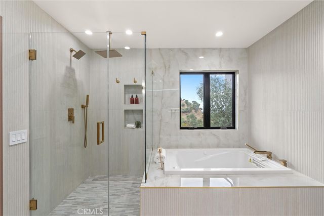 6438 Georgius, Los Angeles, CA 90068