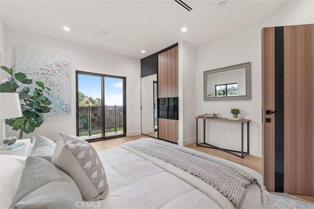 6438 Georgius, Los Angeles, CA 90068