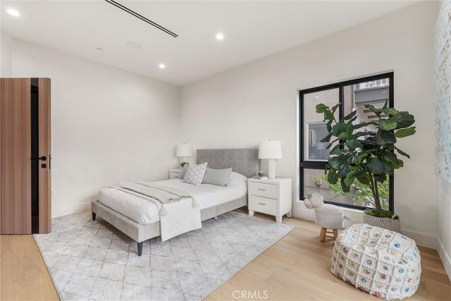 6438 Georgius, Los Angeles, CA 90068