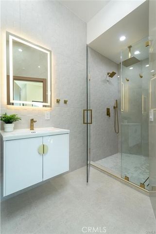 6438 Georgius, Los Angeles, CA 90068